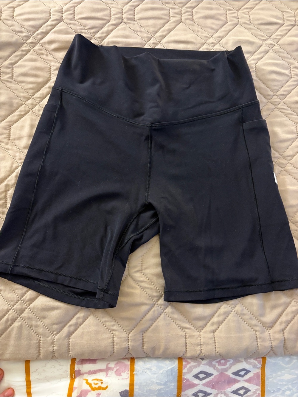 Vuori AllTheForm women’s Pocket Short 6” size medium